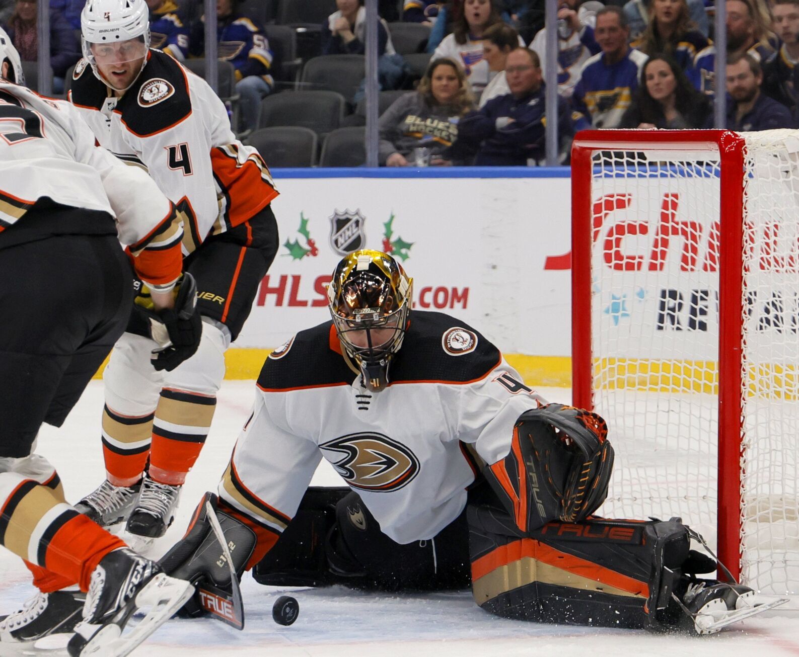 Blues 6, Ducks 2